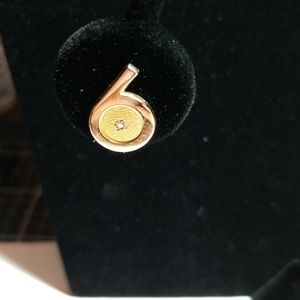 10k with diamond chip tie tac